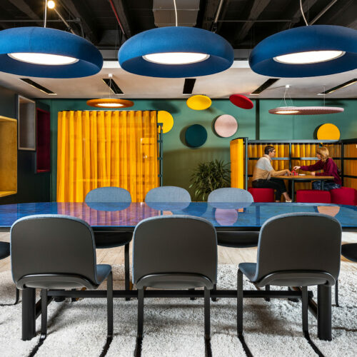 FE_NeoCon_2019_BuzziTable_BuzziBounce_BuzziDome_0100 FE_NeoCon_2019_BuzziTable_BuzziBounce_BuzziDome_0100